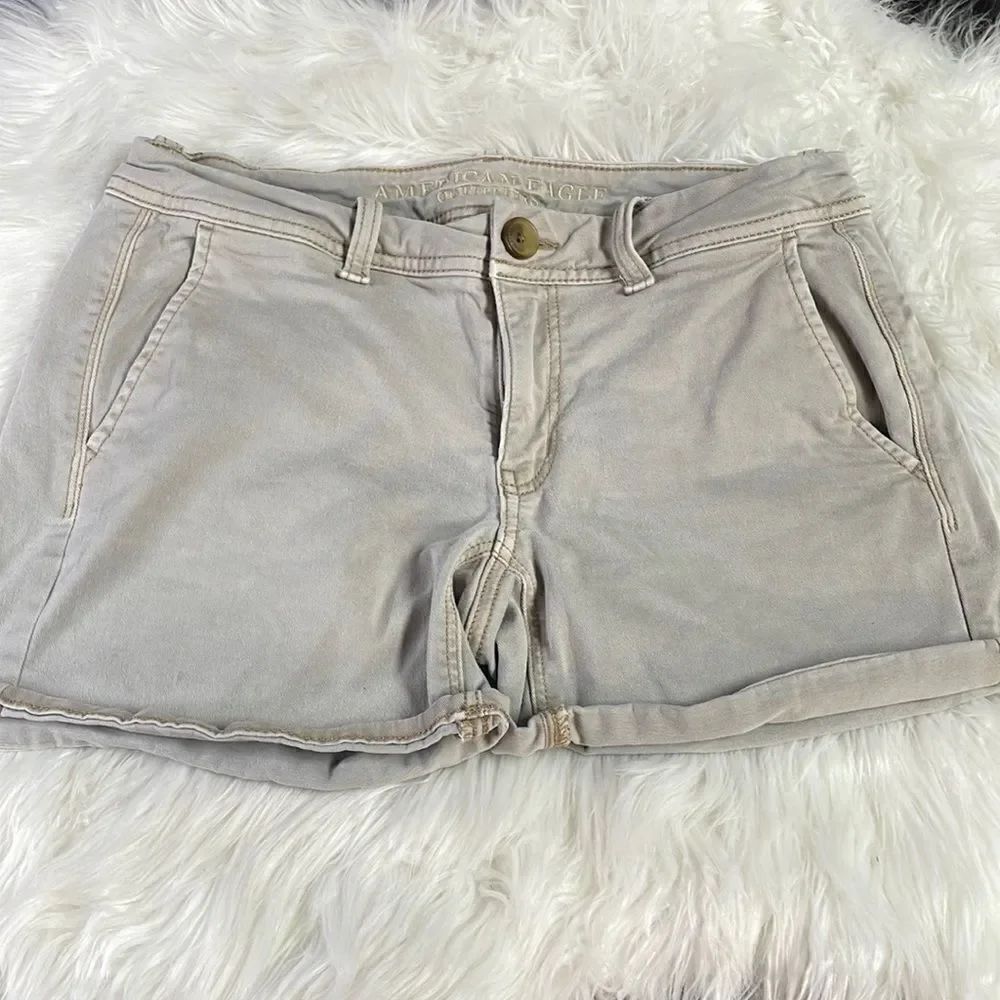 American Eagle Ladies Tan Shorts, Size 4, Tan